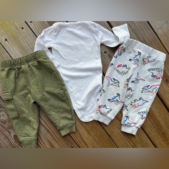 Carter's 12M Toddler long sleeve onesie & sweatpants set - Picture 6 of 6